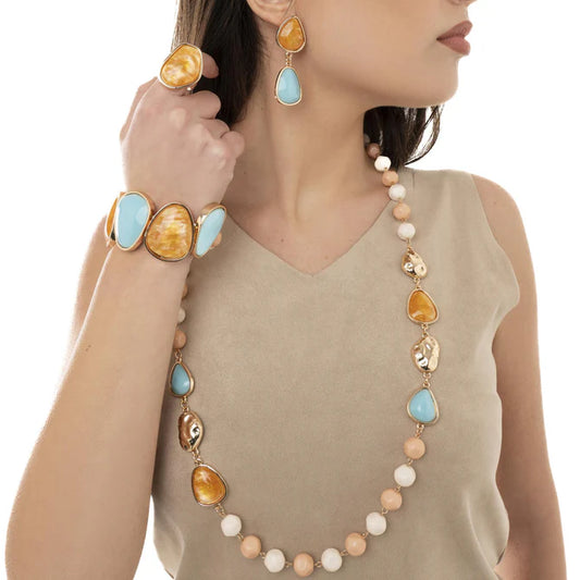 Collana lunga con pepite rosa e bianche ed inserti in acrilico arancio e turchese