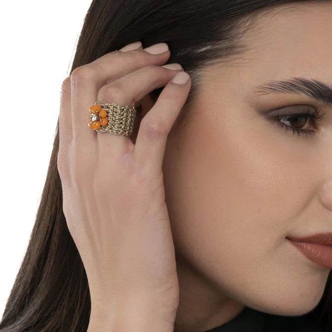 Anello in macramè con fiore in micro cristalli