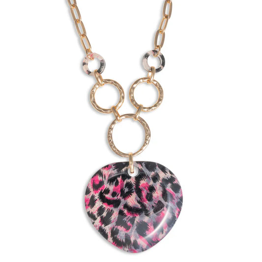 Collana lunga a catena con pendente a cuore in acrilico maculato tono fucsia